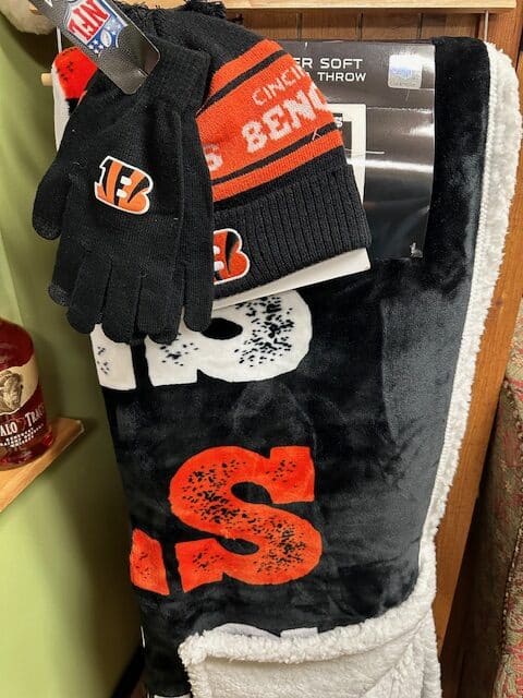 Bengals blanket hat and gloves